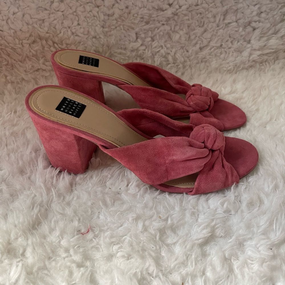 White House Black Market Callie pink faux suede slip on straps knot sandals SZ10